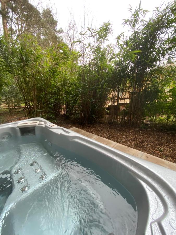 Chez Maurice Luxury Shepherds Hut With Bath And Hot Tub Kelling Dış mekan fotoğraf
